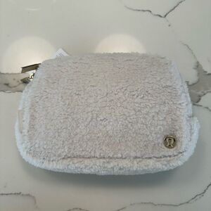 Lululemon white gold everywhere fleece belt bag large BNWT